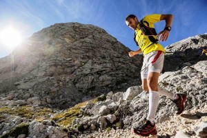 Iker Karrera en pleno descenso en una carrera