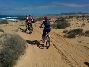 a_graciosa_en_bicicleta