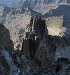 picos-russell-desde-embalse-llauset