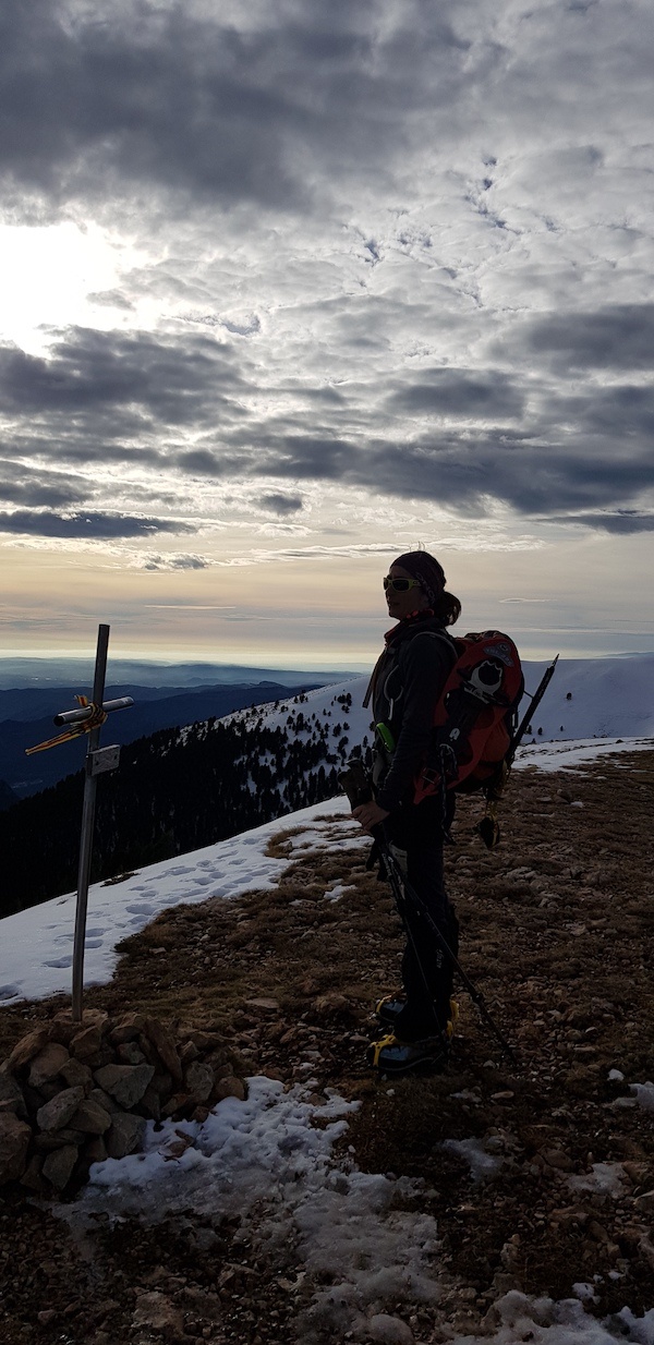 gallina-pelada-y-creu-de-ferro-con-nieve