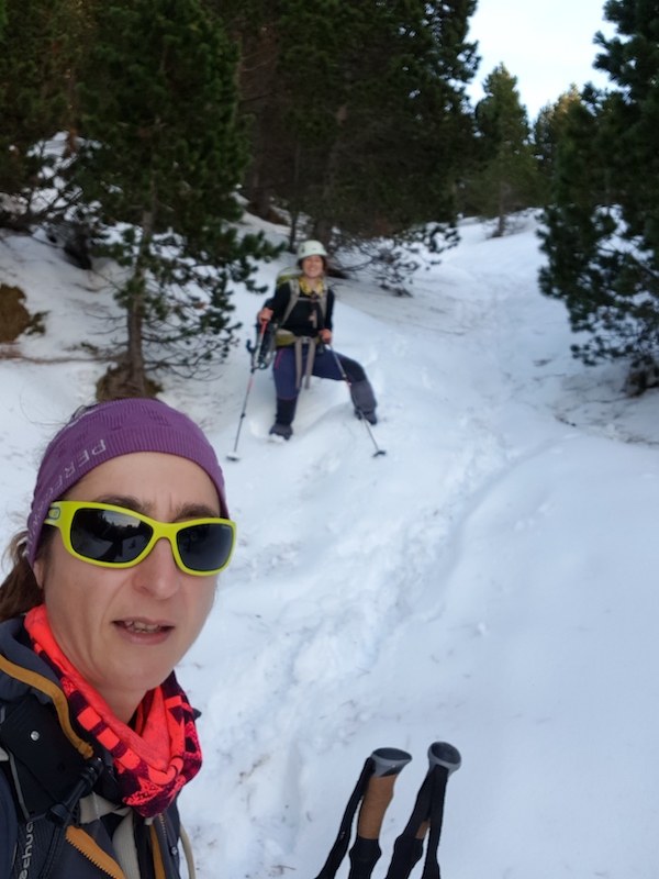 gallina-pelada-y-creu-de-ferro-con-nieve