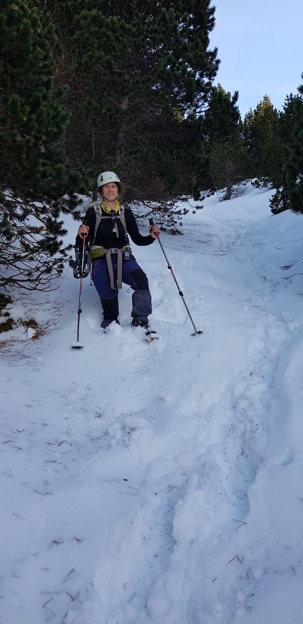 gallina-pelada-y-creu-de-ferro-con-nieve