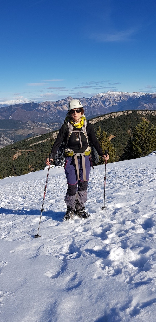 gallina-pelada-y-creu-de-ferro-con-nieve