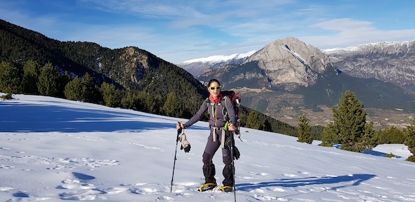 gallina-pelada-y-creu-de-ferro-con-nieve