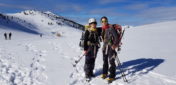 gallina-pelada-y-creu-de-ferro-con-nieve