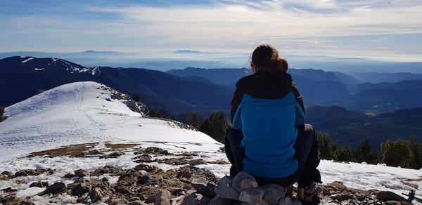 gallina-pelada-y-creu-de-ferro-con-nieve