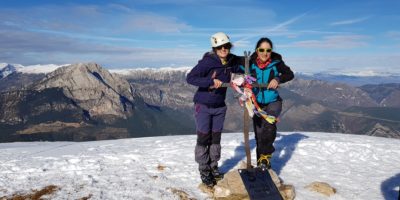 gallina-pelada-y-creu-de-ferro-con-nieve