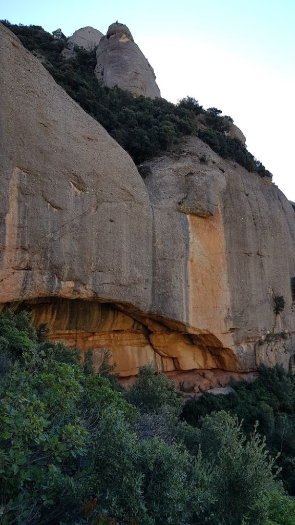 can-maçanana-foradada-coll-de-port-torrent-de-les-grutes-cova-arcada-els-pallers