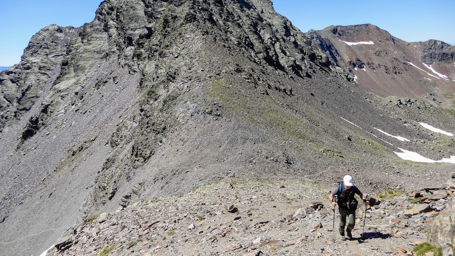 medacorba-roca-entravessada-desde-arinsal