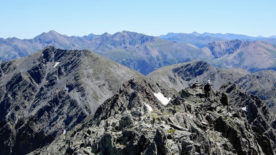 medacorba-roca-entravessada-desde-arinsal