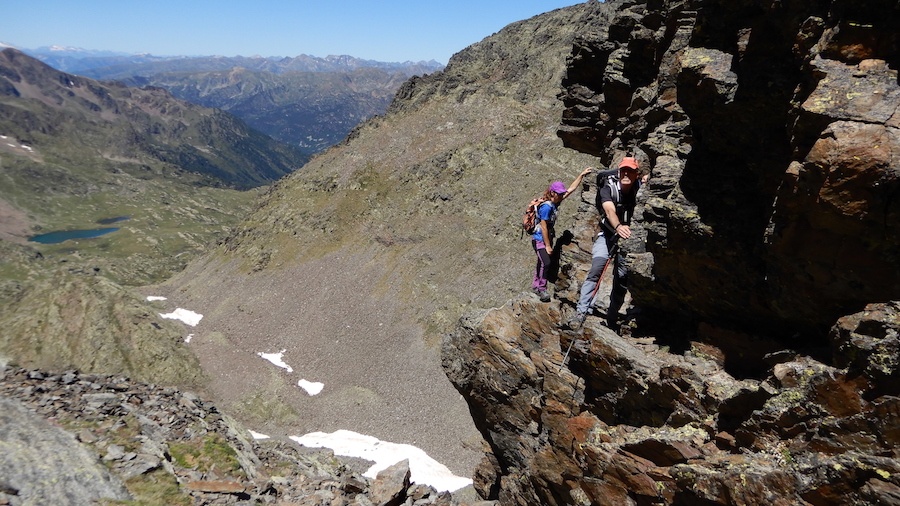 medacorba-roca-entravessada-desde-arinsal