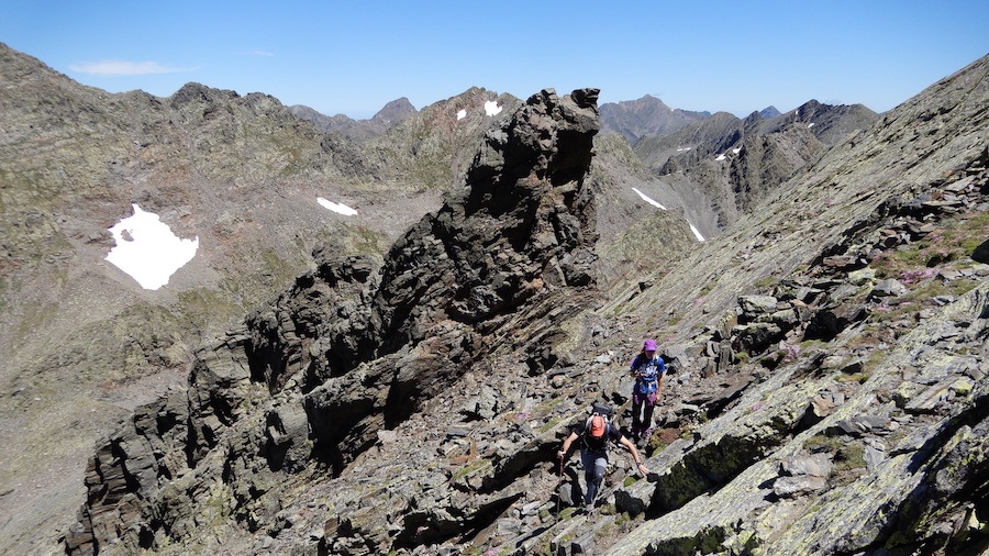 medacorba-roca-entravessada-desde-arinsal