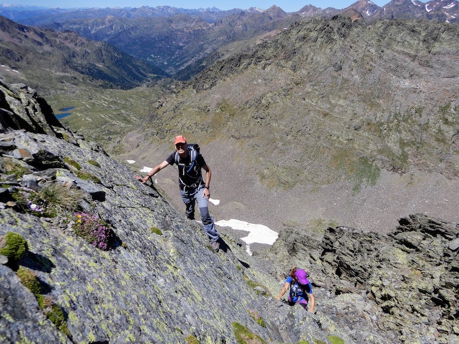 medacorba-roca-entravessada-desde-arinsal