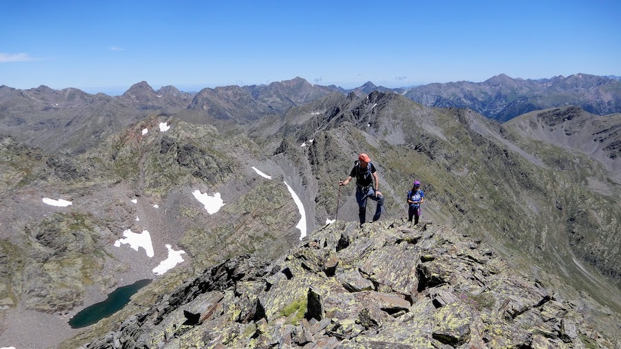 medacorba-roca-entravessada-desde-arinsal