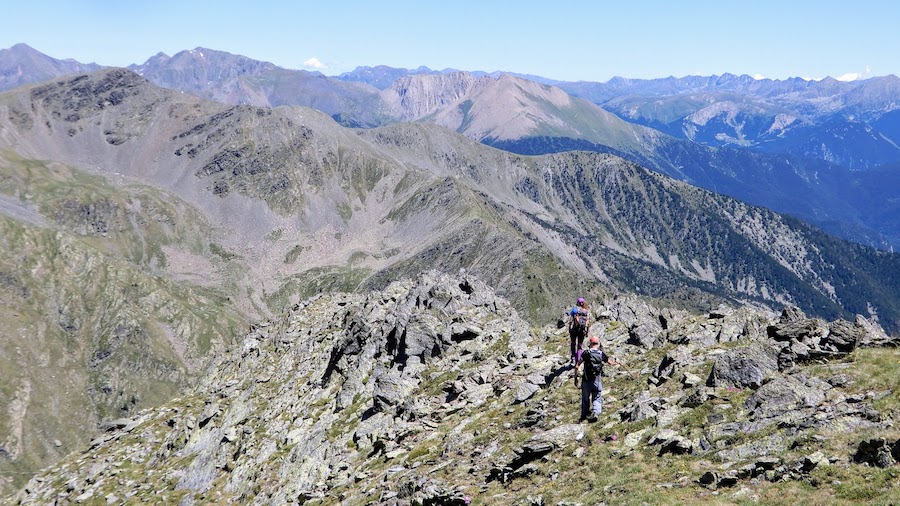 medacorba-roca-entravessada-desde-arinsal