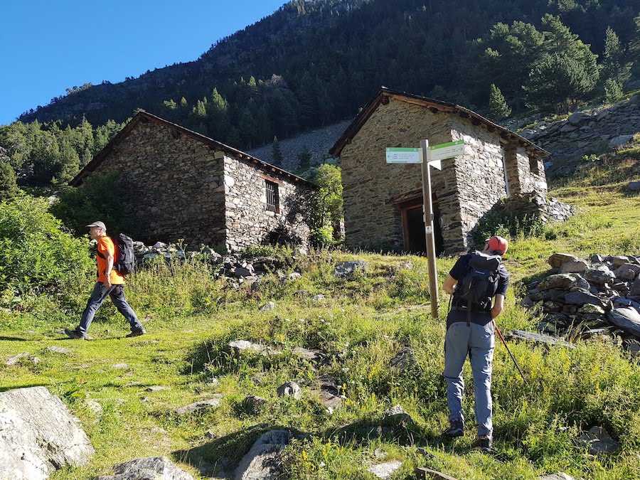 medacorba-roca-entravessada-desde-arinsal