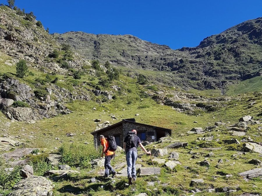 medacorba-roca-entravessada-desde-arinsal