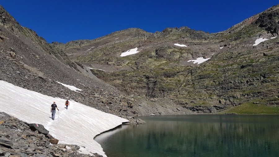 medacorba-roca-entravessada-desde-arinsal