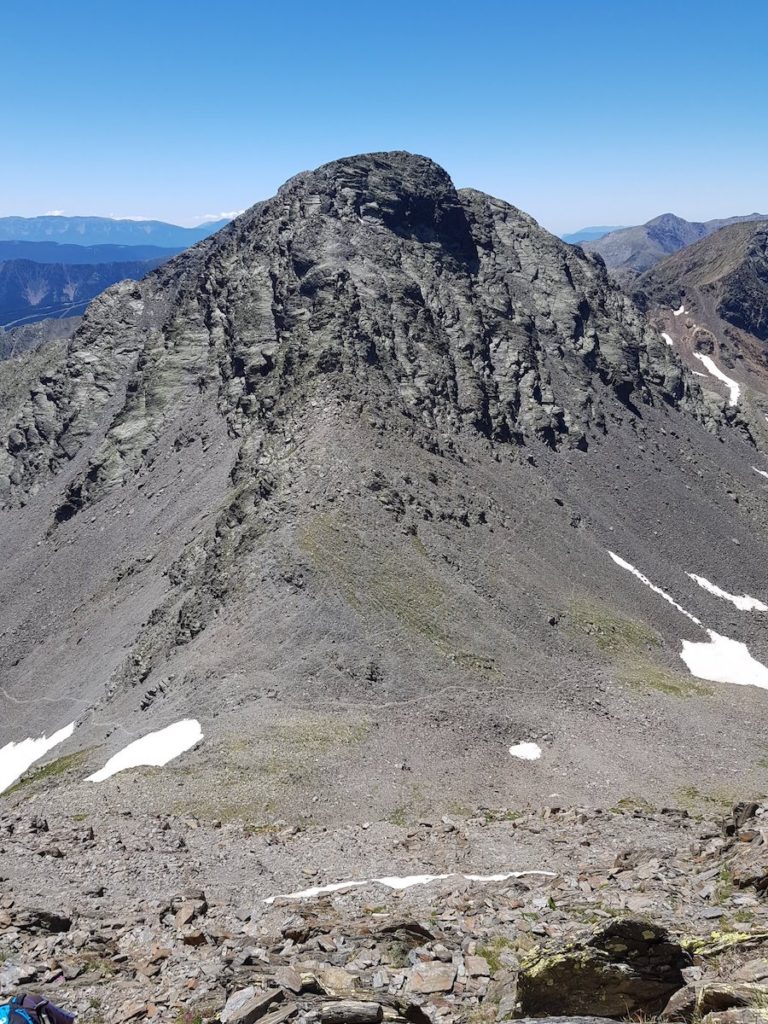 medacorba-roca-entravessada-desde-arinsal