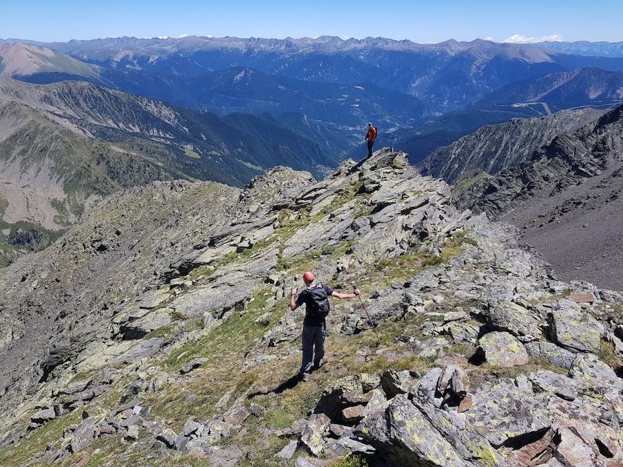 medacorba-roca-entravessada-desde-arinsal