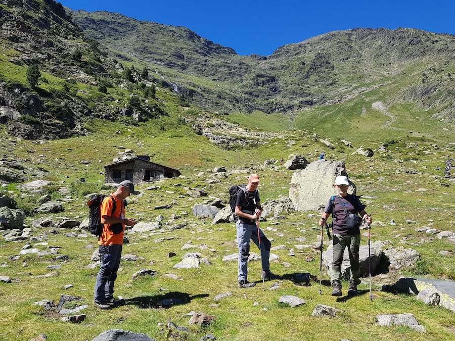 medacorba-roca-entravessada-desde-arinsal