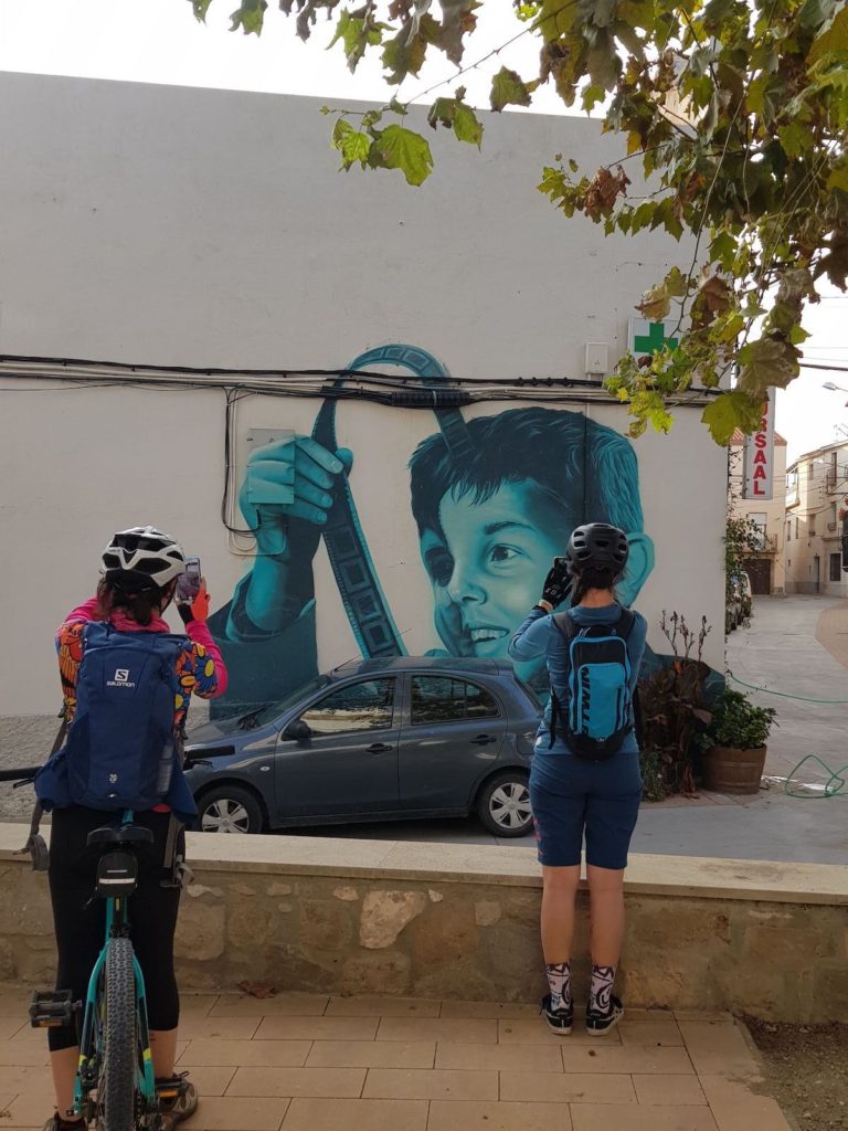 Graffitis_penelles_ruta_bici